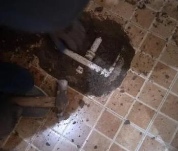 马尔康卫生间漏水维修公司为您分享下卫生间渗水如何处理及注意事项