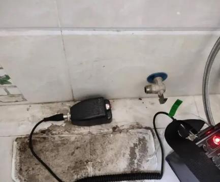 马尔康屋顶漏水维修公司分享下卫生间漏水的危害及解决方法